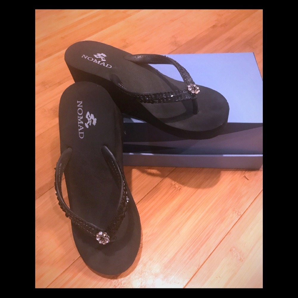 Black Wedge-heel Flip Flops